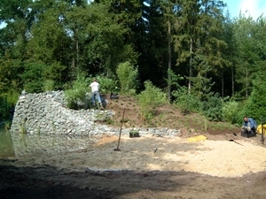 Bepflanzen des Wasserfalls